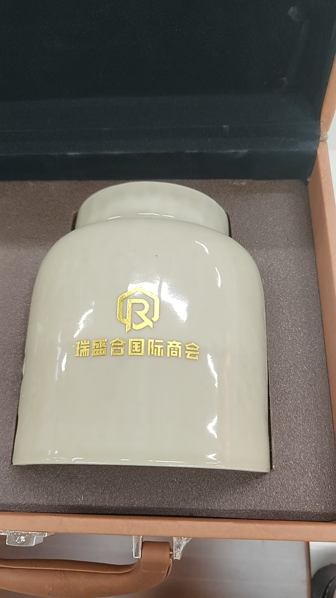 商会企业礼盒 UV 彩印 茶叶罐激光雕刻定制案例